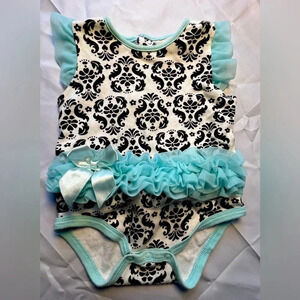 kyle & deena | baby girl frilly onesie. Size: 6-9M